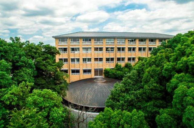 中学校　私立晃華学園中学校（中学校）まで556m