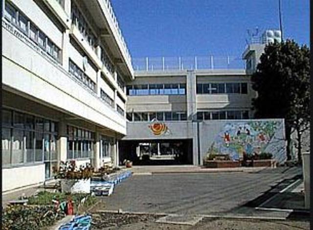 小学校　調布市立柏野小学校（小学校）まで77m