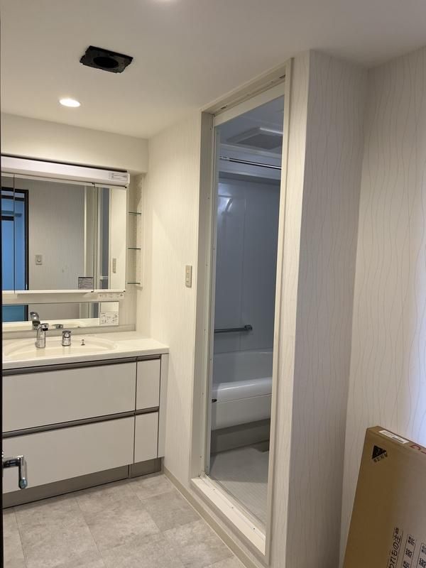 洗面設備　独立洗面台、朝の身支度には欠かせません