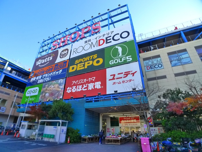 ショッピングセンター　SHOPS（ショッピングセンター）まで580m