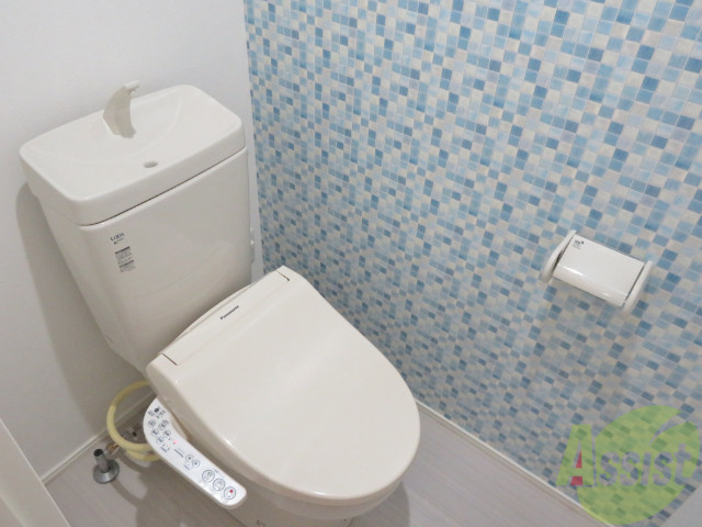 トイレ　ウォシュレット機能の付いたトイレは清潔感がありますね。
