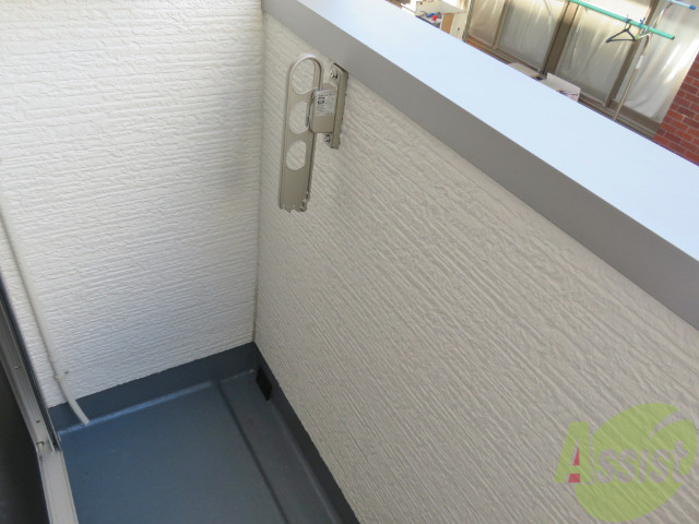 バルコニー　バルコニーはこんな感じで洗濯物が干せますね。