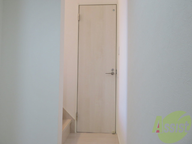 玄関　玄関からお部屋の中を見るとこんな感じで～す。