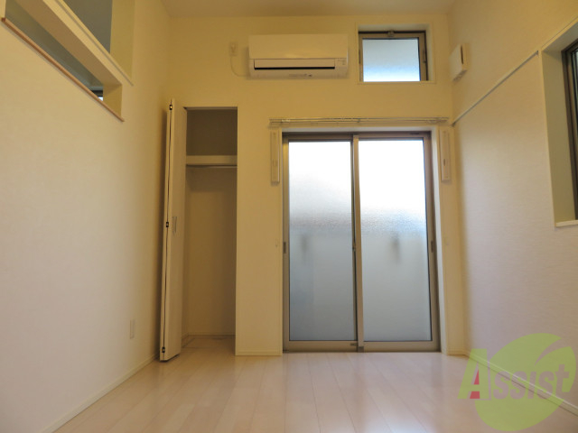 居室・リビング　キレイで明るい印象を受ける洋室ですね～。