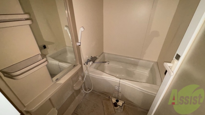 バス・シャワールーム　浴室は広めなのでゆったり落ち着けそうですね。