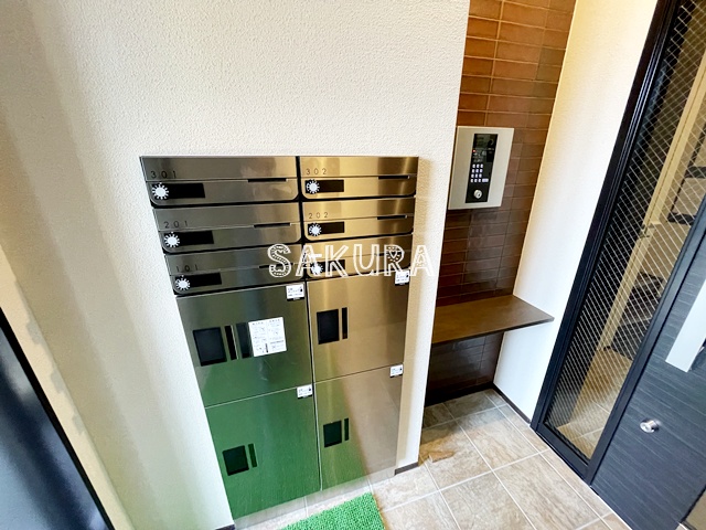 その他共有部分　外出の多い方でも安心の宅配ボックス付き♪