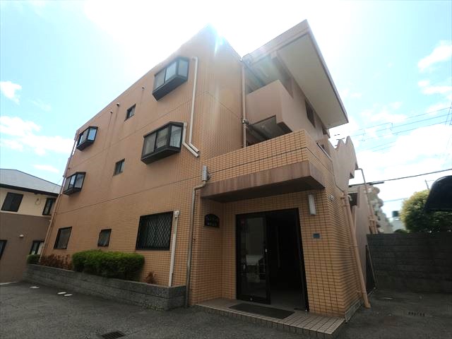 建物外観　御影山手の閑静な住宅街に立地しています