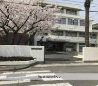 中学校　岡山市立岡輝中学校（中学校）まで649m