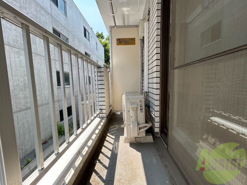 バルコニー　バルコニーです。洗濯物を干すもよし、一息つくもよしですね。