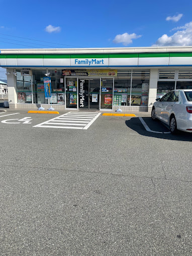 コンビニ　ファミリーマート大内長野店（コンビニ）まで702m