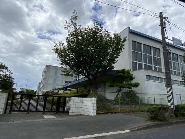 小学校　藤沢市立駒寄小学校（小学校）まで656m