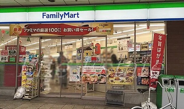 コンビニ　ファミリーマート内久宝寺町四丁目店（コンビニ）まで145m