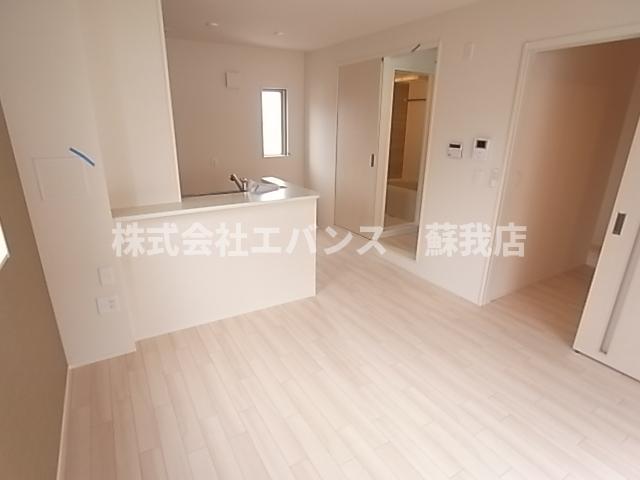 居室・リビング　こちらのリビングで趣味の時間をお楽しみください