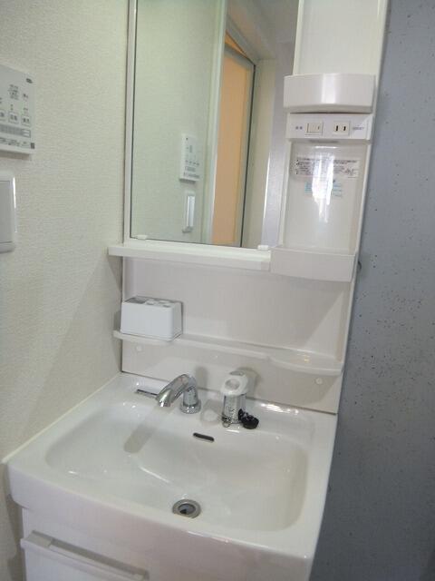 洗面設備　洗面台です
