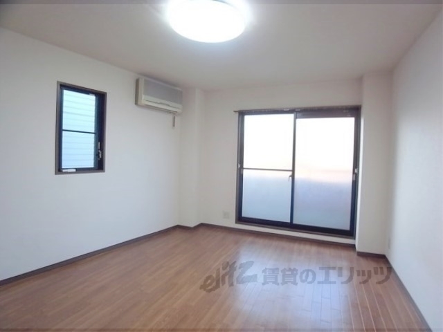 居室・リビング　９．５帖のとっても広いお部屋です。