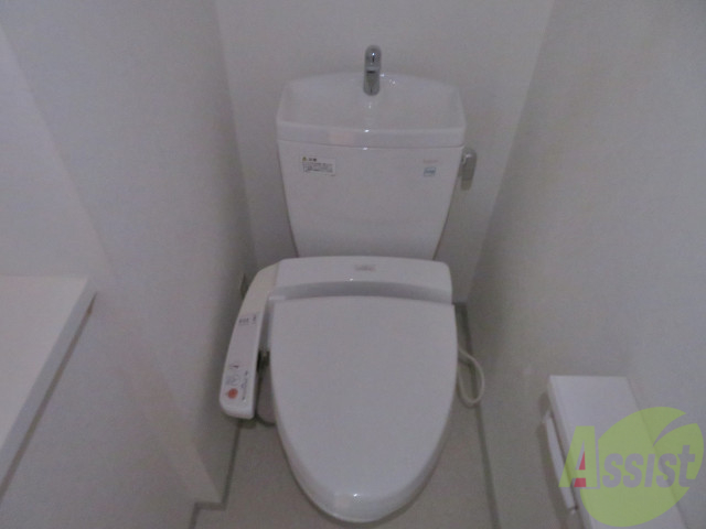 トイレ　ウォシュレット機能がついたトイレです。安心して使用できますね