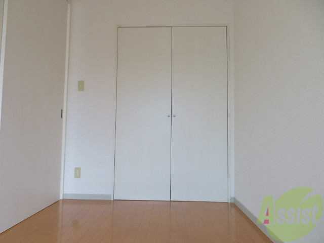 収納　寝室にあったクローゼット。荷物がたくさんあっても大丈夫。