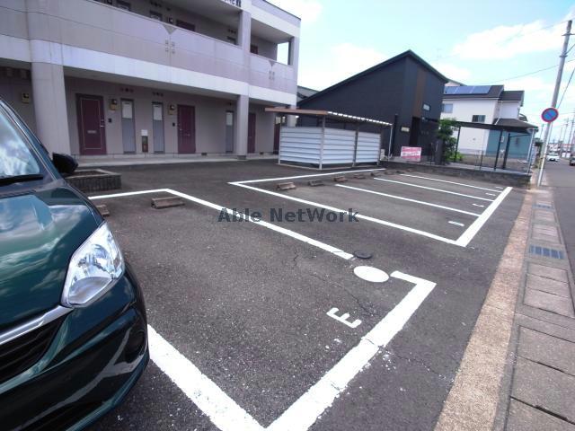 駐車場　駐車場