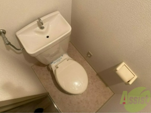 トイレ　こちらはトイレです。清潔感があり、安心して使用できます。