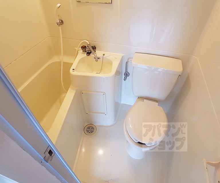 バス・シャワールーム　３点ユニットバスです