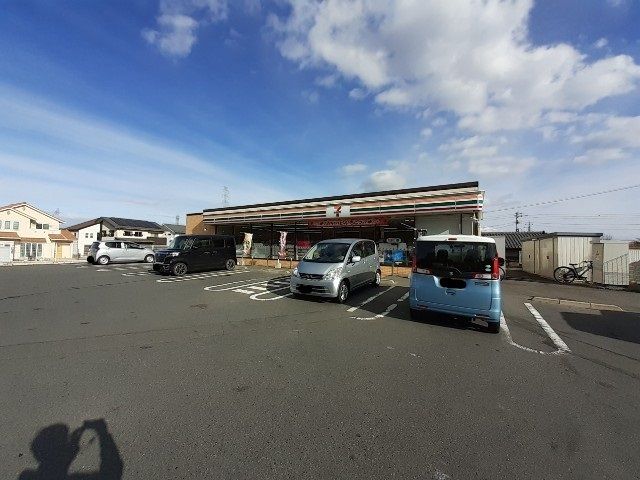 コンビニ　セブンイレブン吉岡大久保店（コンビニ）まで700m