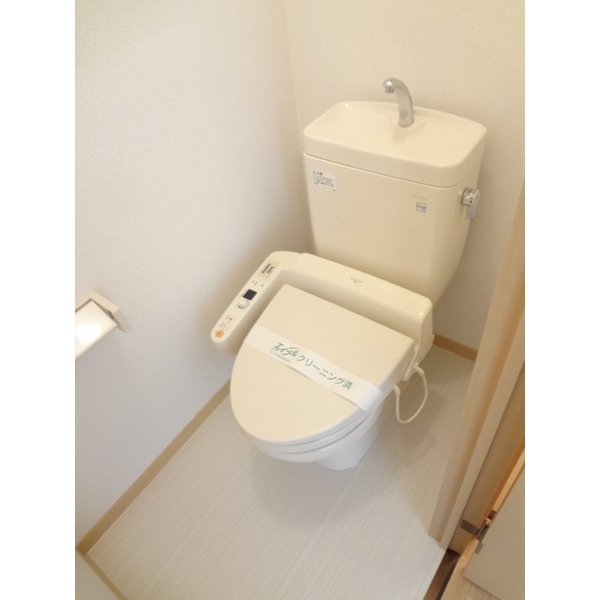 トイレ　温水洗浄便座付き♪