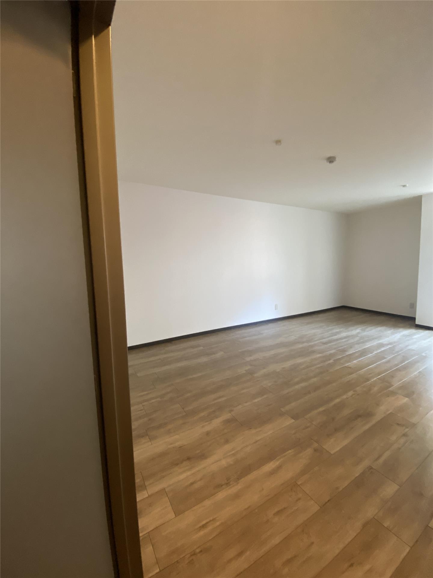 居室・リビング　こちらの居間で趣味の時間をお楽しみください