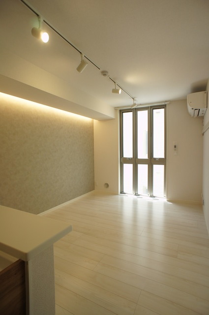 居室・リビング　広いリビングはゆったりくつろげる憩いの空間です♪