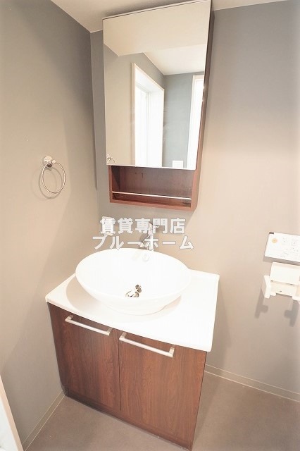 洗面設備　おしゃれな独立洗面台！