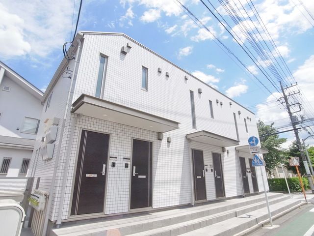 建物外観　♪白めのタイル調がオシャレな物件♪