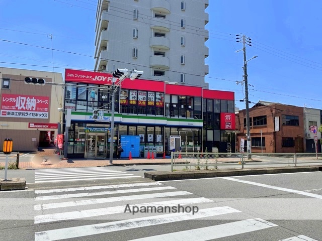 コンビニ　ファミリーマート（コンビニ）まで227m