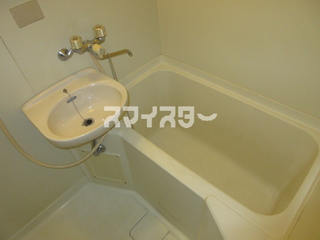 バス・シャワールーム　※別部屋参考写真