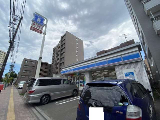コンビニ　ローソン（コンビニ）まで528m