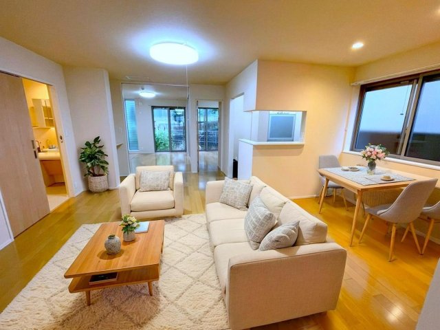 居室・リビング　家具配置のイメージパースです※実際には家具は付きません