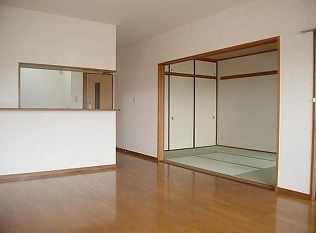 居室・リビング　※別号室の写真です。現況優先となります。