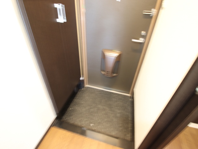 玄関　※別室の参考写真の為、現況優先です。