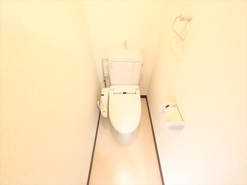 トイレ　温水洗浄便座付き