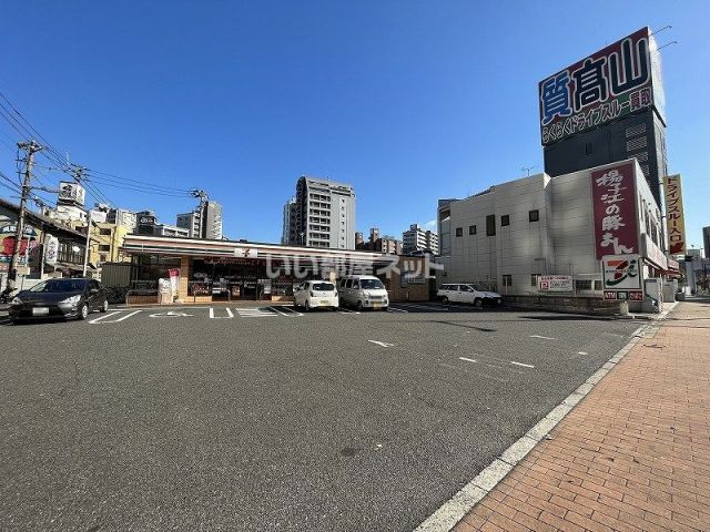 コンビニ　セブンイレブン　小倉馬借３丁目店（コンビニ）まで541m