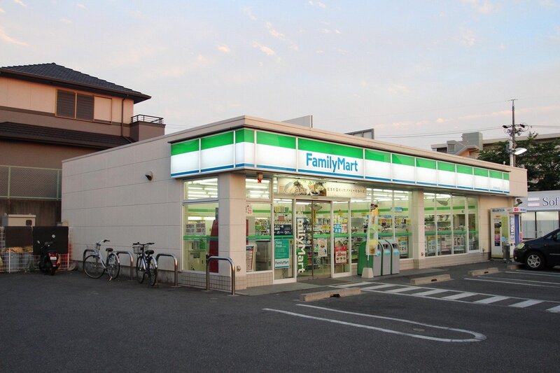 コンビニ　ファミリーマート天白向が丘店（コンビニ）まで389m