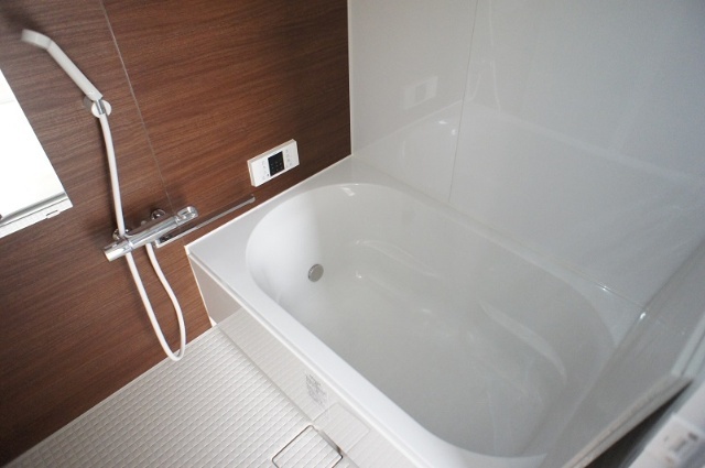 バス・シャワールーム　追い焚き機能、浴室乾燥機付き