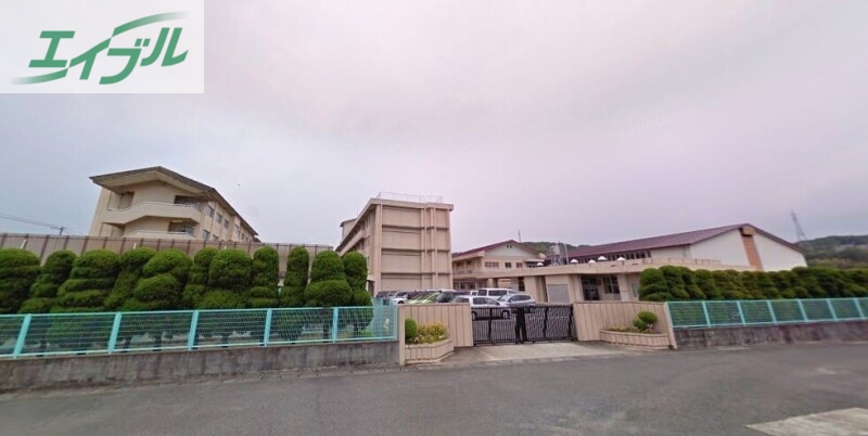 中学校　岡山市立富山中学校（中学校）まで1018m