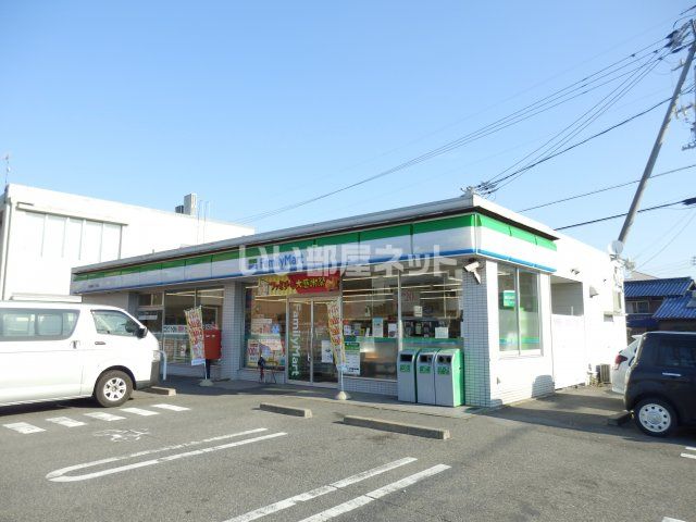 コンビニ　ファミリーマート 小牧新町店（コンビニ）まで424m