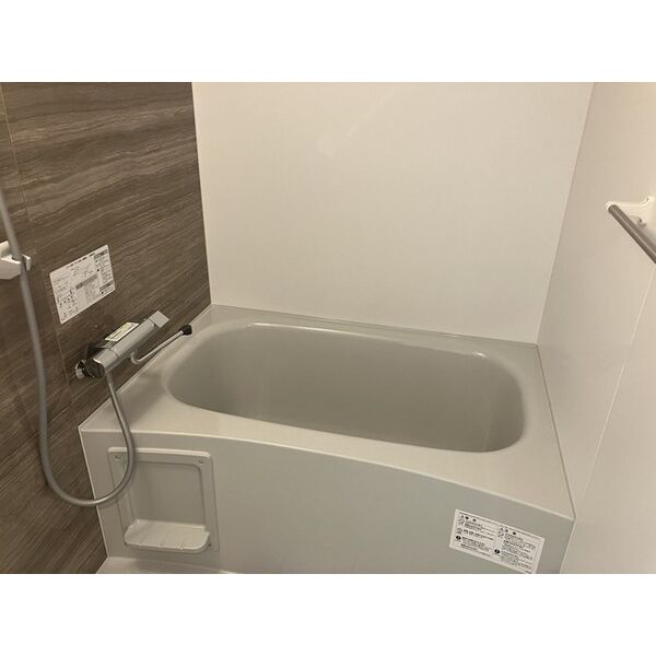 バス・シャワールーム　コンパクトで使いやすいお風呂です