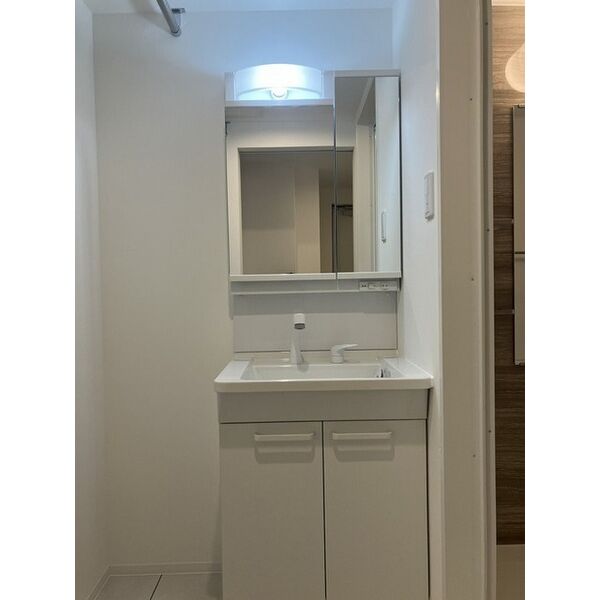 洗面設備　コンパクトで使いやすい洗面所