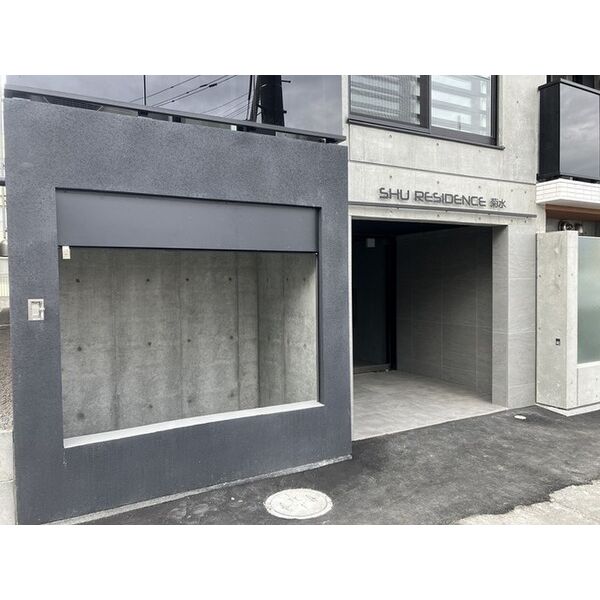 エントランス　落ち着いたエントランスです