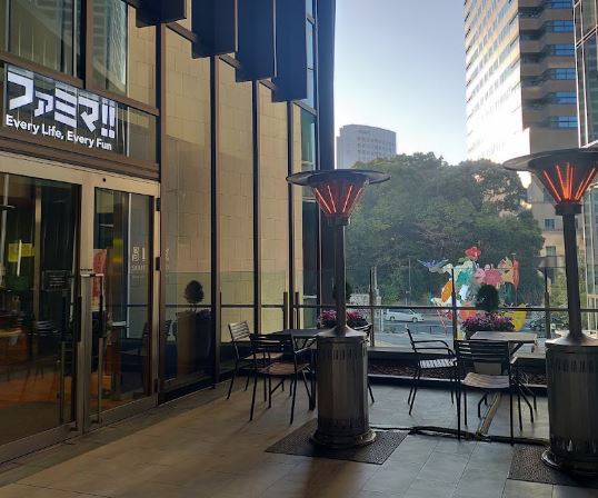 コンビニ　ファミマ東京ガーデンテラス店（コンビニ）まで609m