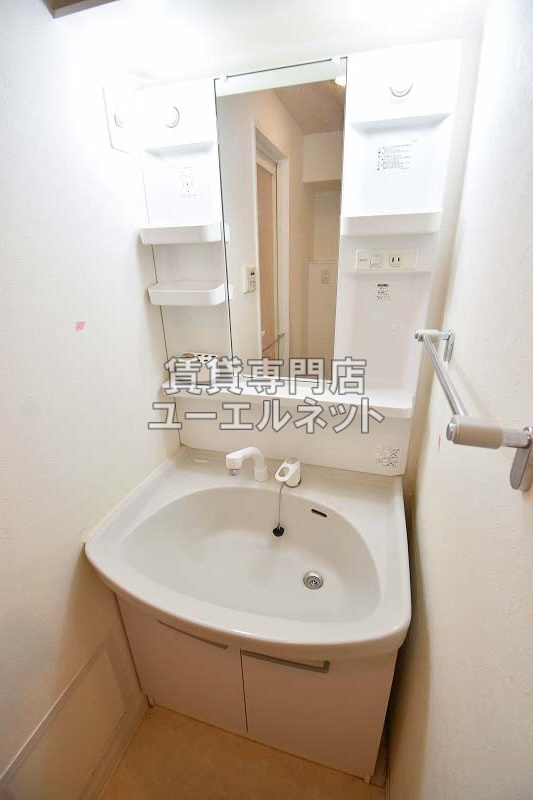 洗面設備　シャワー付洗面台