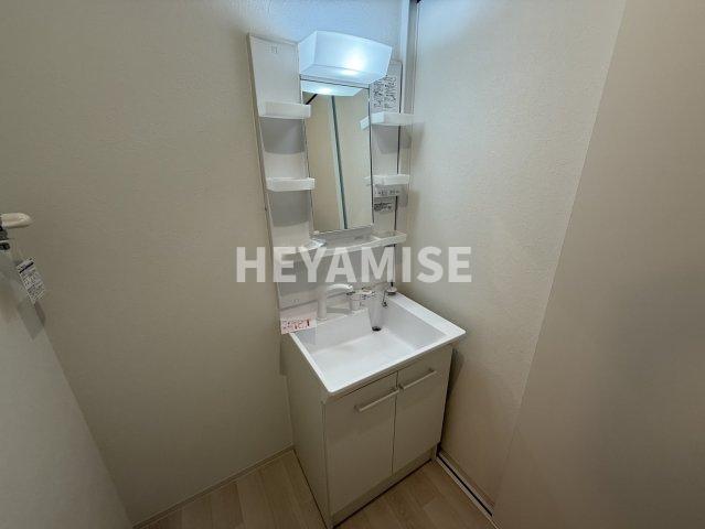 洗面設備　※同物件反転タイプの写真でございます※現況を優先します※