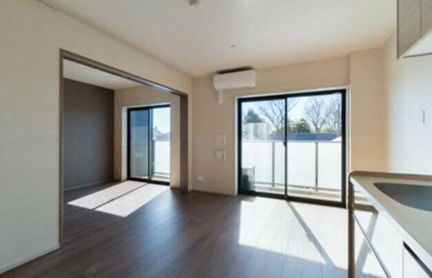 居室・リビング　☆明るい居間☆