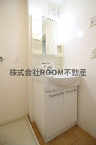 洗面設備　独立洗面台、朝の身支度には欠かせません